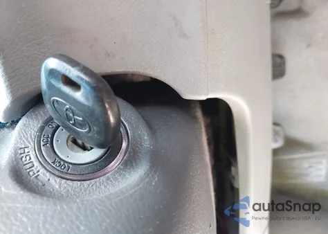 2010 Toyota Camry z USA, uszkodzony, nr VIN 4T1BF3EK2AU061357